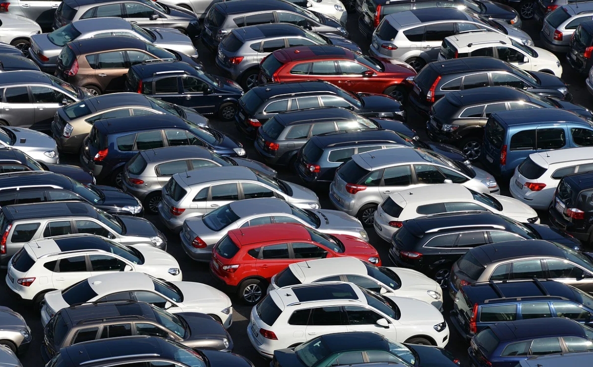 单日新增报废1.3万份 “以旧换新”助力8月新能源环比增长17%